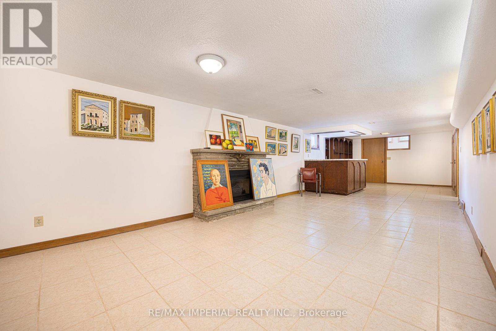 7 Doddington Drive, Toronto (stonegate-queensway), Ontario