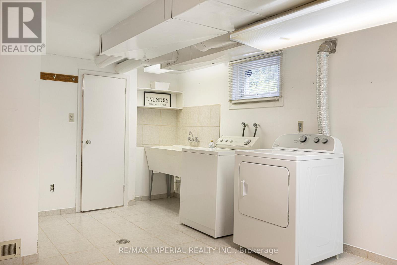 7 Doddington Drive, Toronto (stonegate-queensway), Ontario