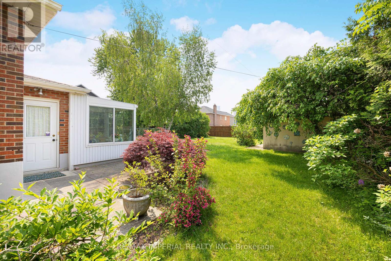 7 Doddington Drive, Toronto (stonegate-queensway), Ontario