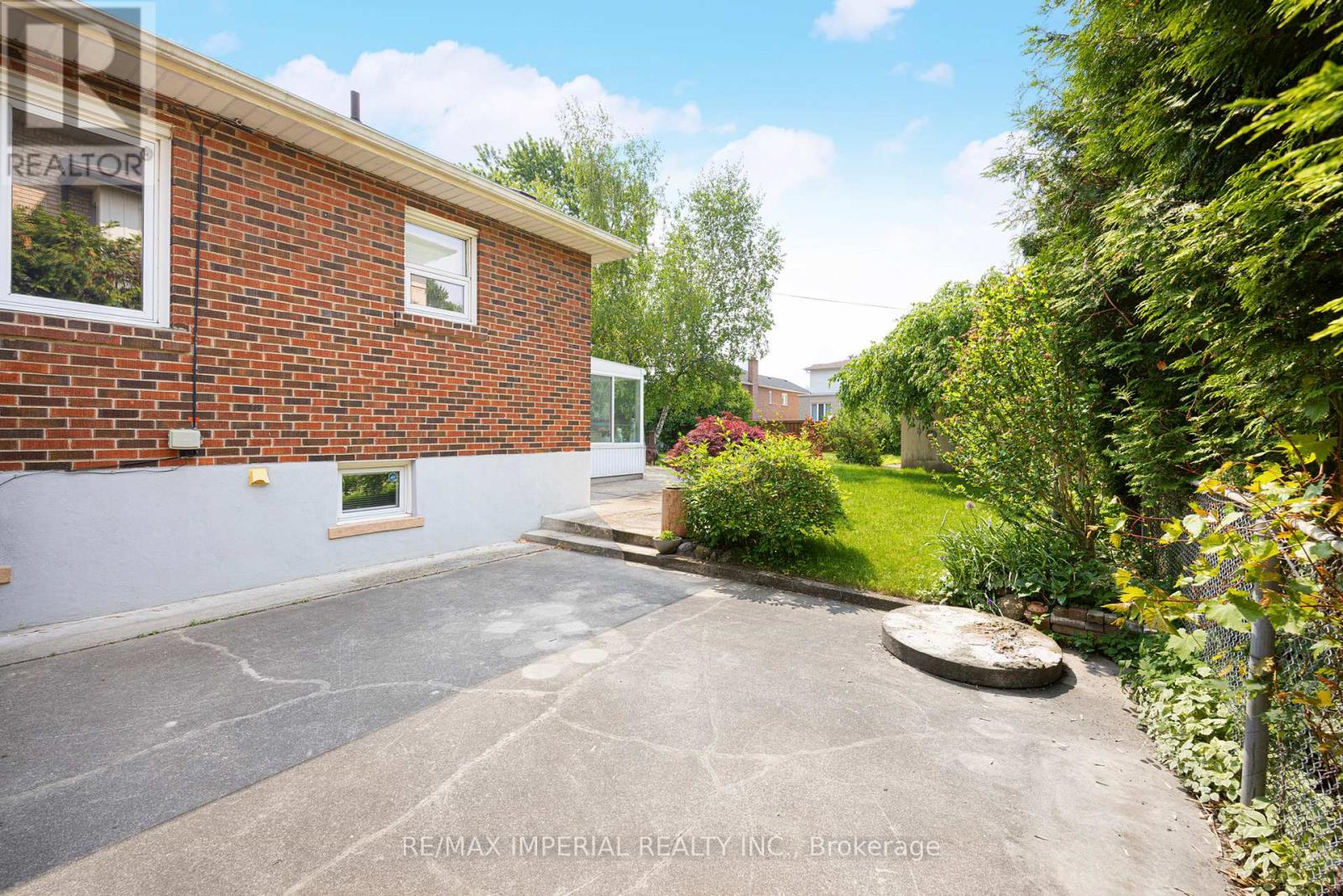 7 Doddington Drive, Toronto (stonegate-queensway), Ontario