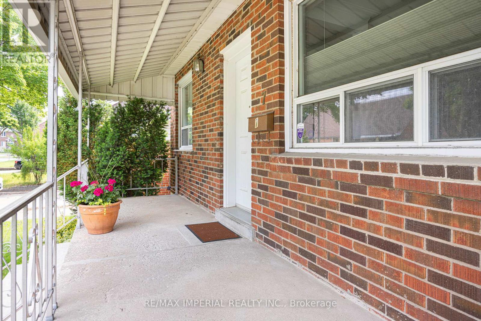 7 Doddington Drive, Toronto (stonegate-queensway), Ontario