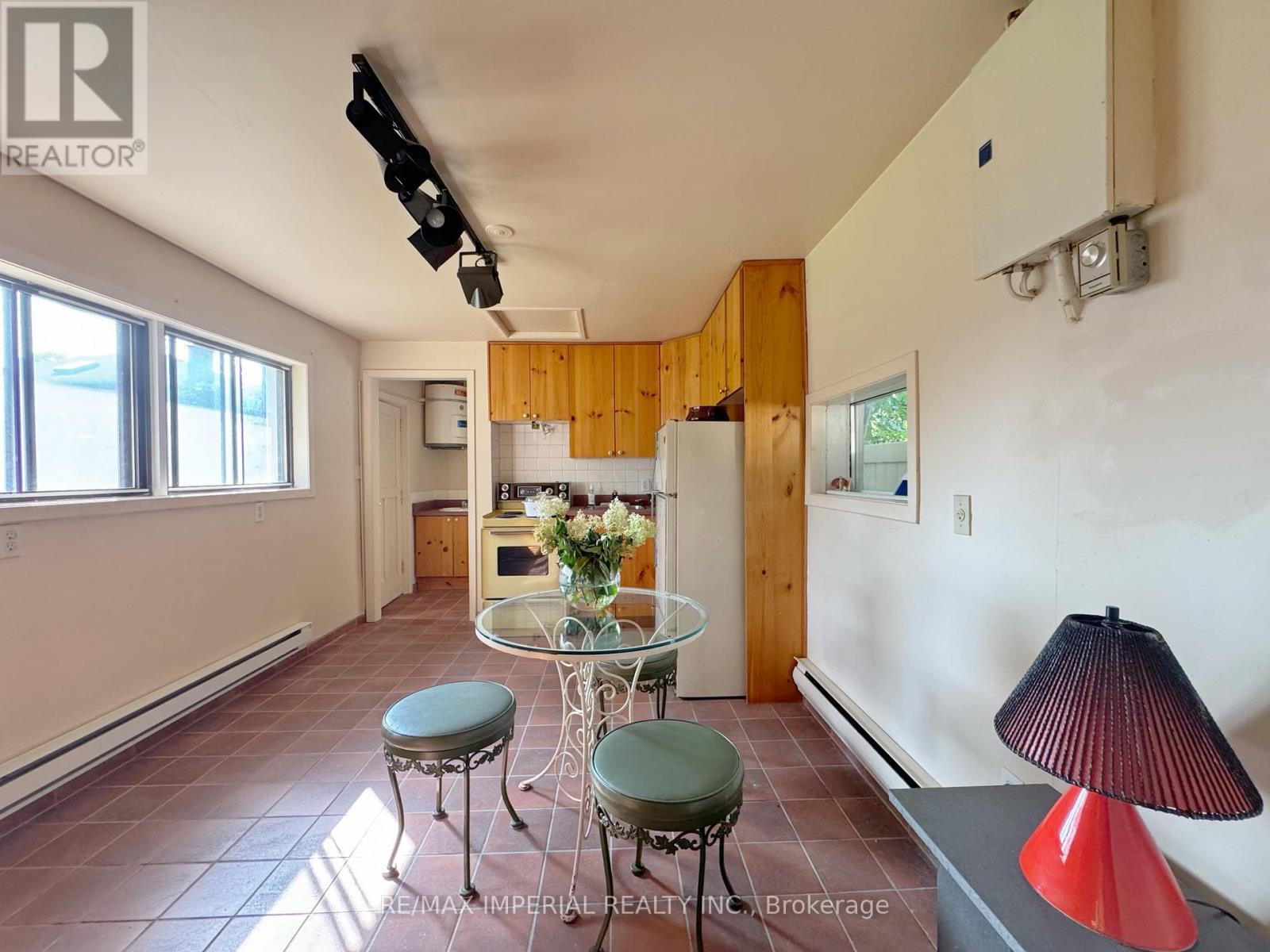 7 Doddington Drive, Toronto (stonegate-queensway), Ontario