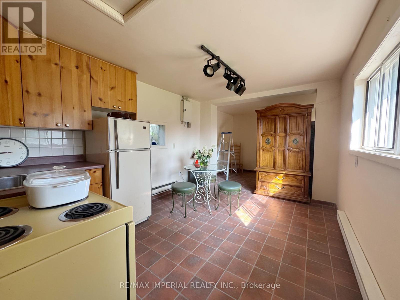 7 Doddington Drive, Toronto (stonegate-queensway), Ontario