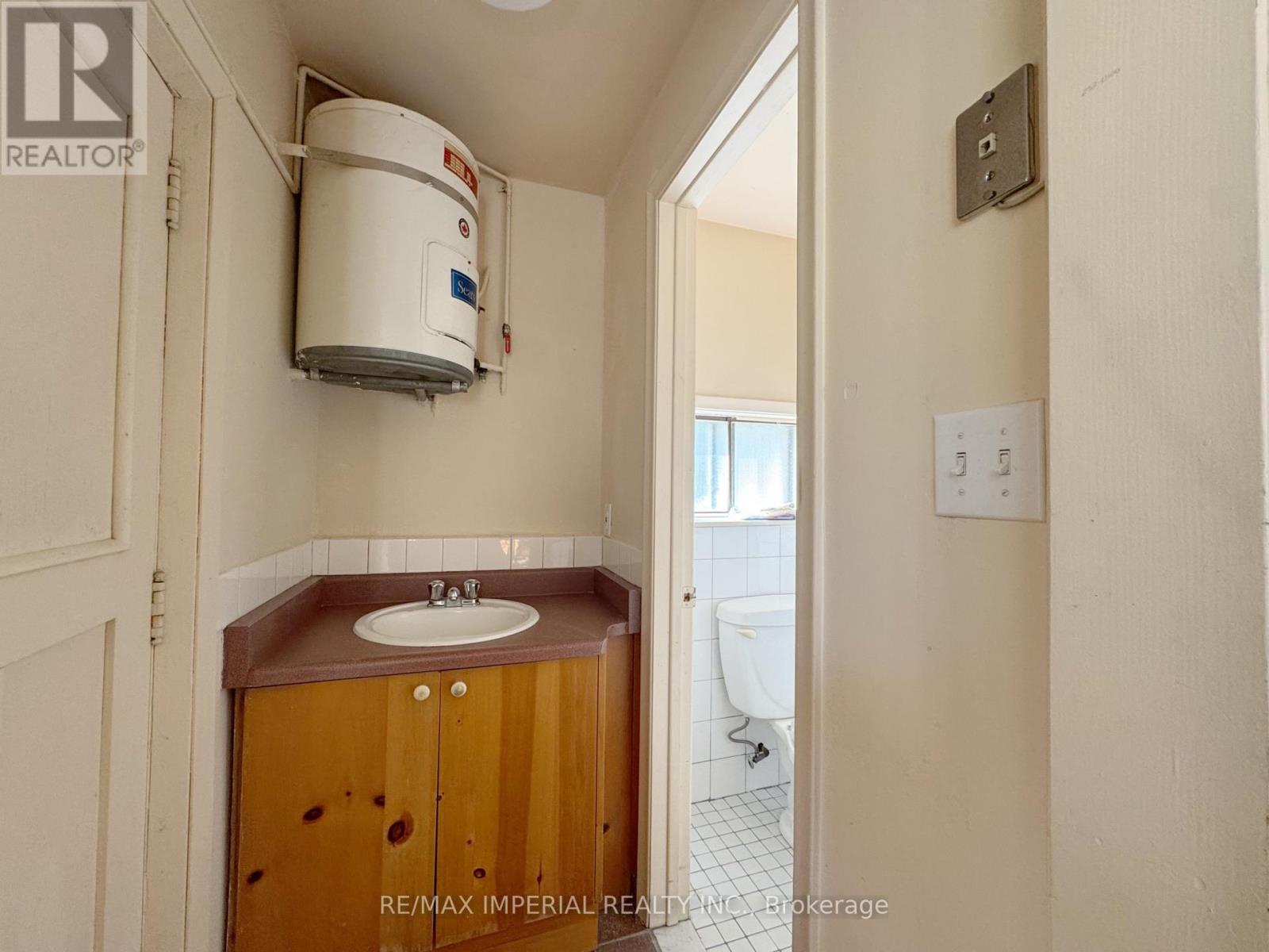 7 Doddington Drive, Toronto (stonegate-queensway), Ontario