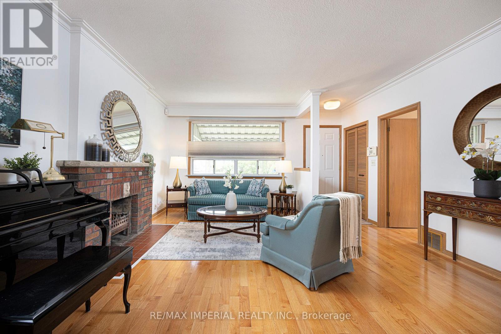 7 Doddington Drive, Toronto (stonegate-queensway), Ontario