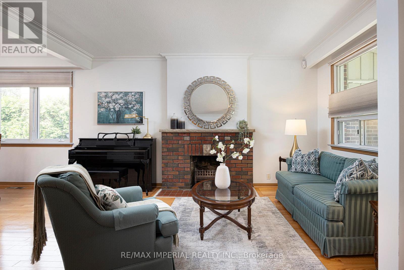 7 Doddington Drive, Toronto (stonegate-queensway), Ontario