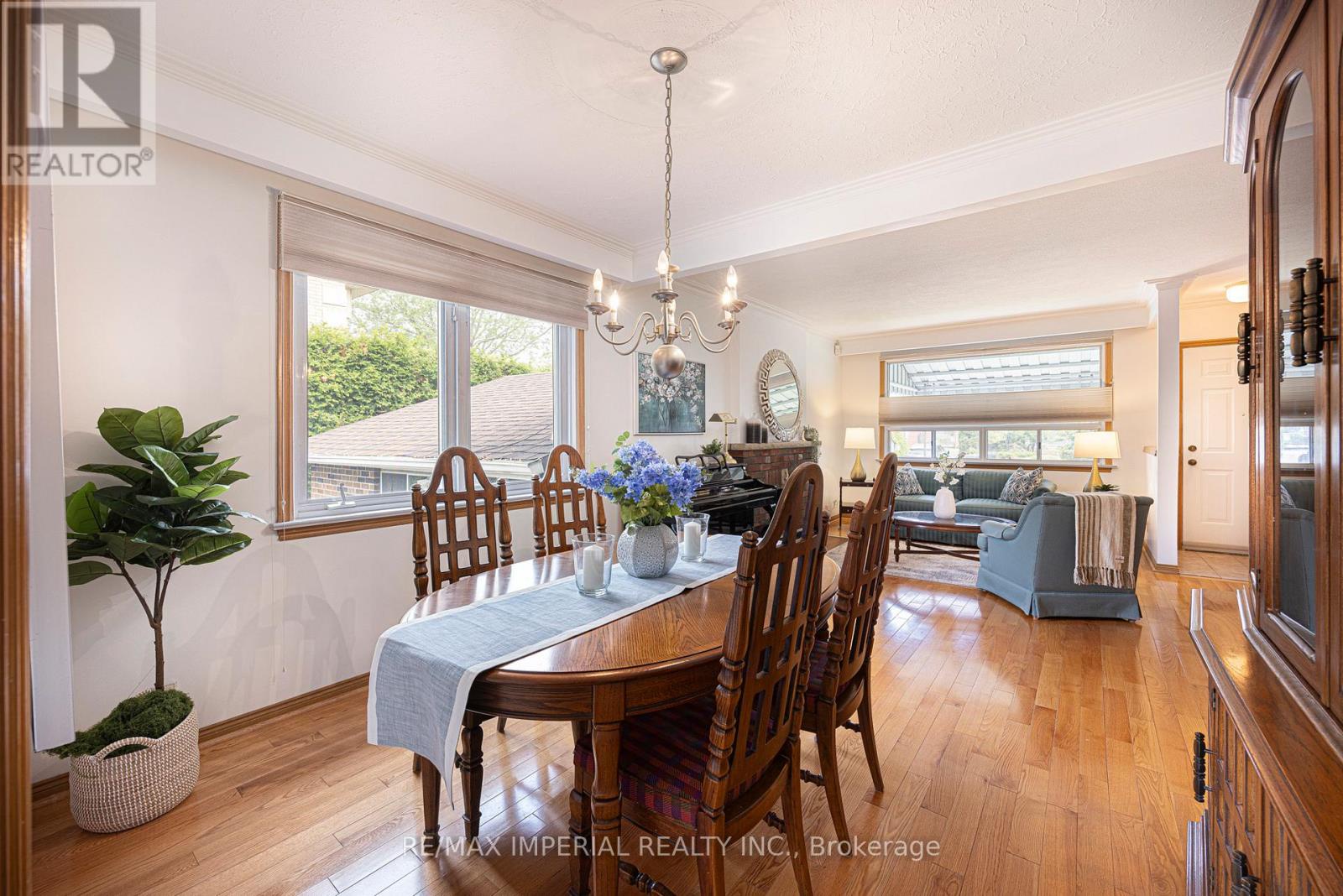 7 Doddington Drive, Toronto (stonegate-queensway), Ontario