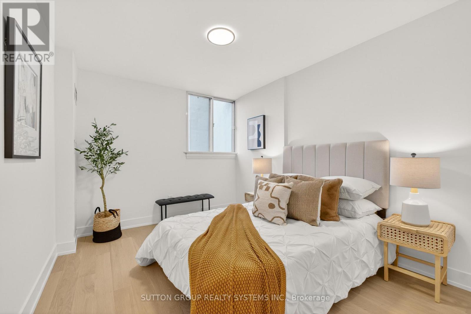 1409 - 820 Burnhamthorpe Road, Toronto (markland Wood), Ontario