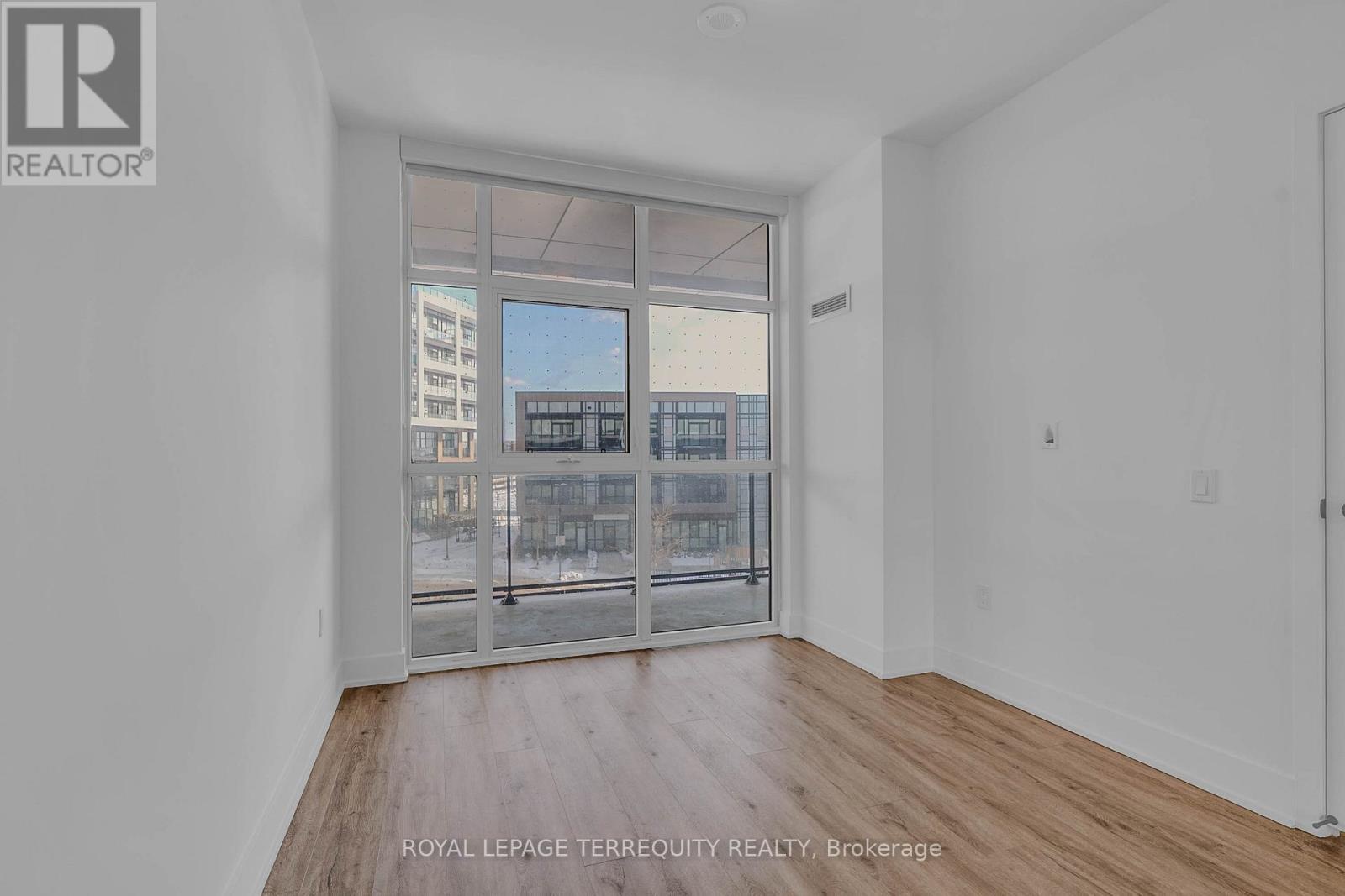 326 - 50 George Butchart Drive, Toronto (downsview-roding-cfb), Ontario