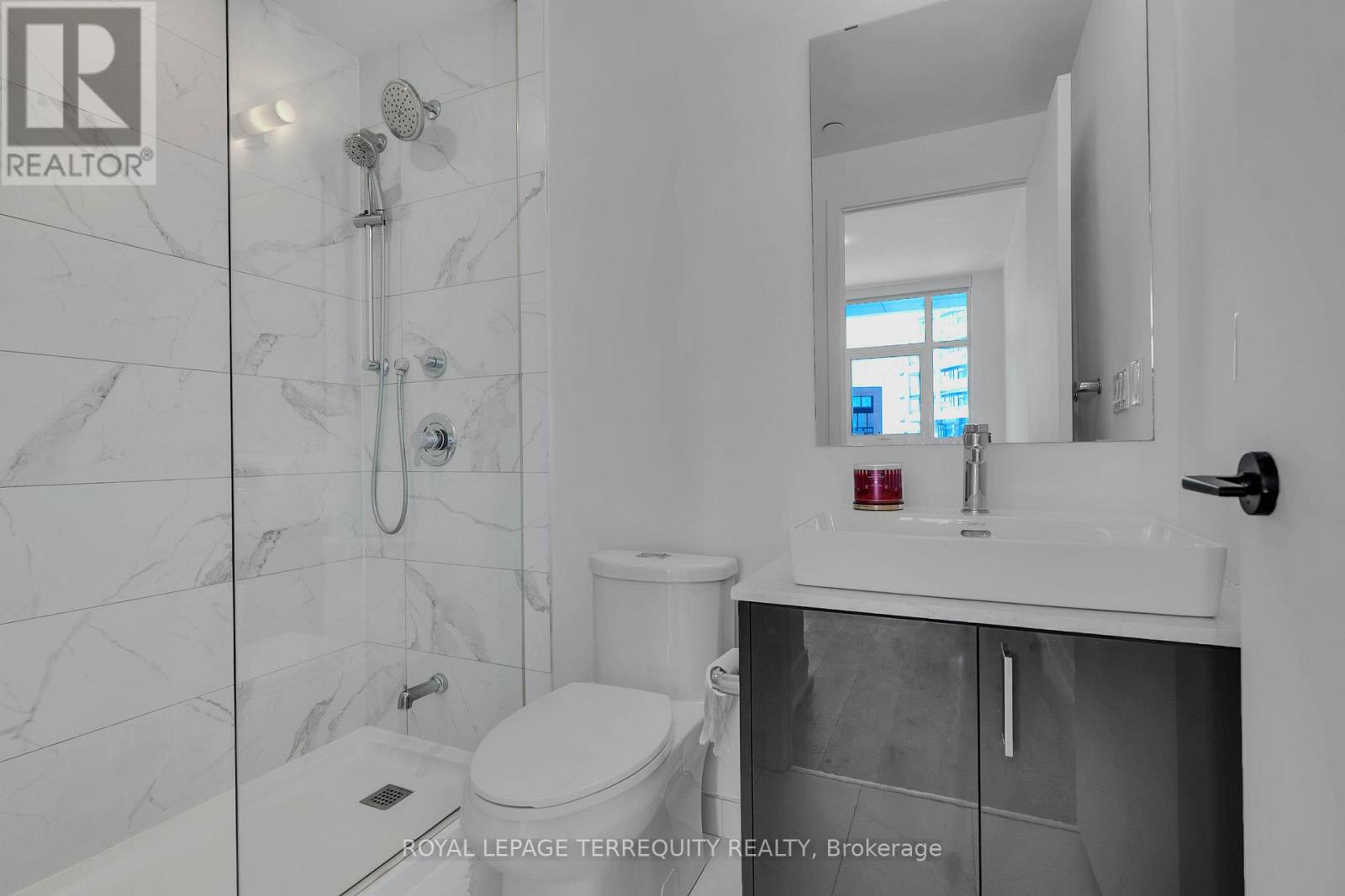 326 - 50 George Butchart Drive, Toronto (downsview-roding-cfb), Ontario