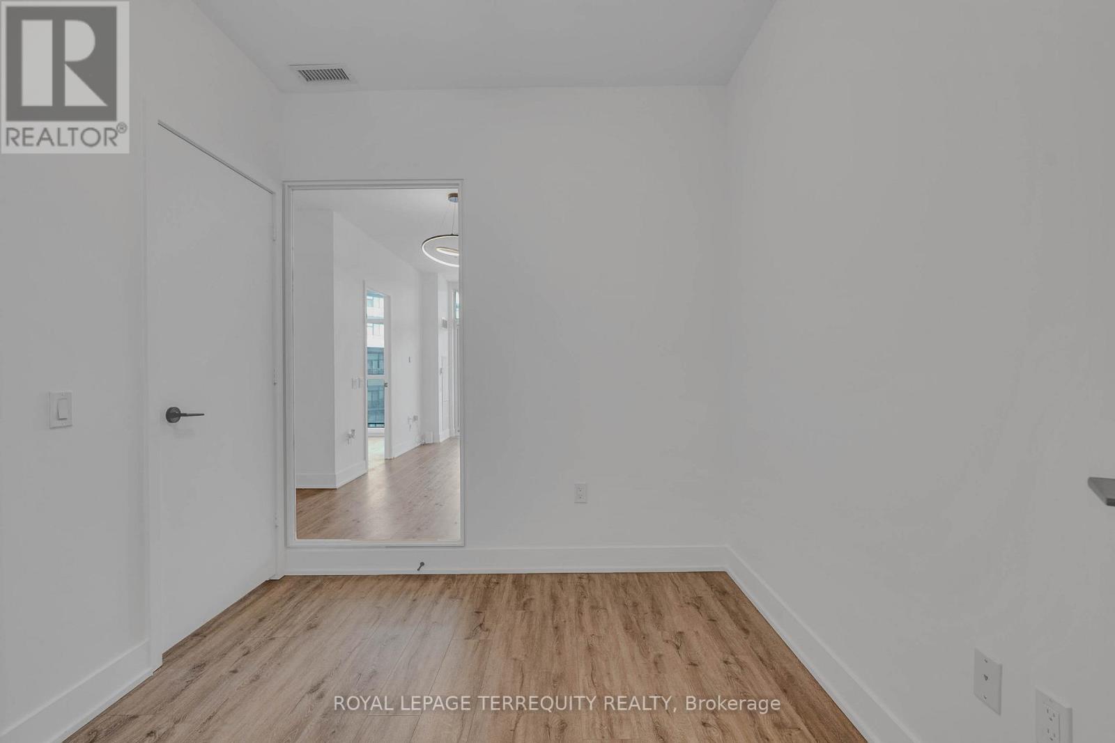 326 - 50 George Butchart Drive, Toronto (downsview-roding-cfb), Ontario