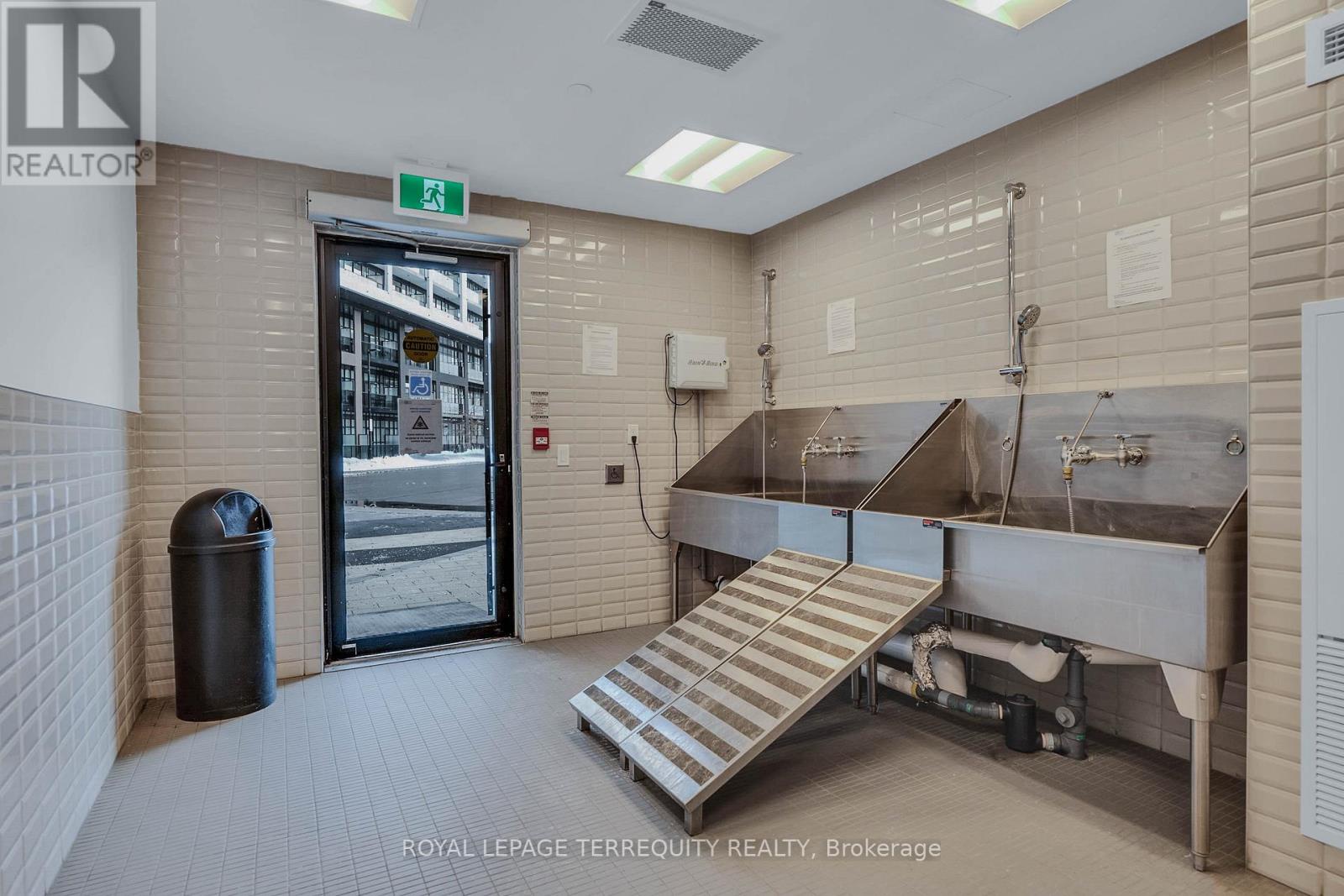 326 - 50 George Butchart Drive, Toronto (downsview-roding-cfb), Ontario