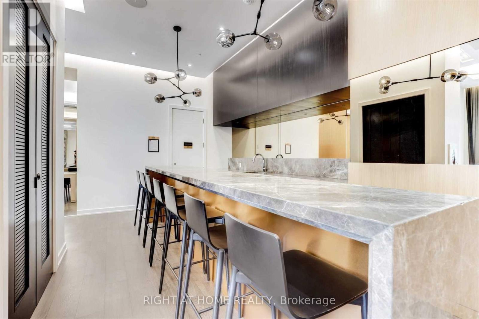 308 - 101 Erskine Avenue, Toronto (mount Pleasant West), Ontario