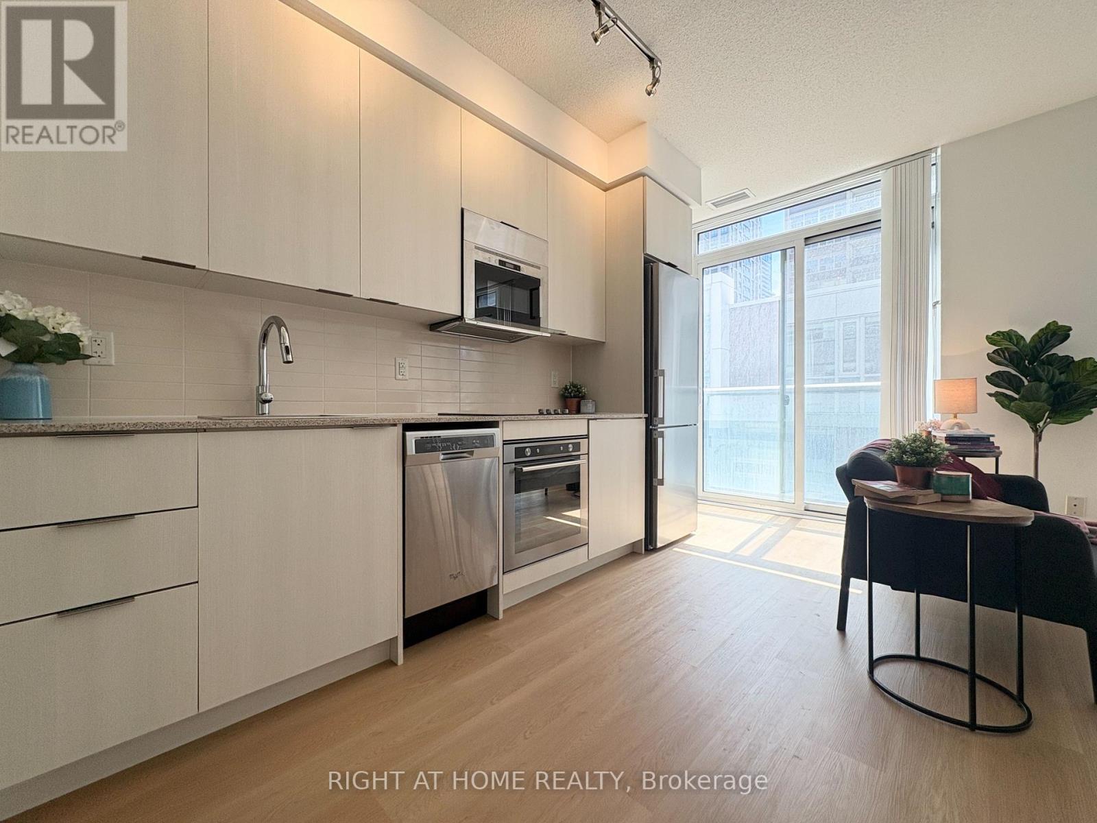 308 - 101 Erskine Avenue, Toronto (mount Pleasant West), Ontario