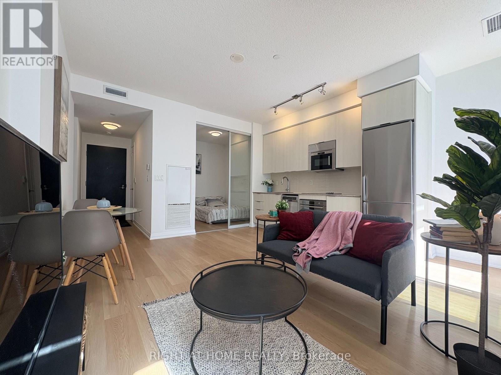 308 - 101 Erskine Avenue, Toronto (mount Pleasant West), Ontario