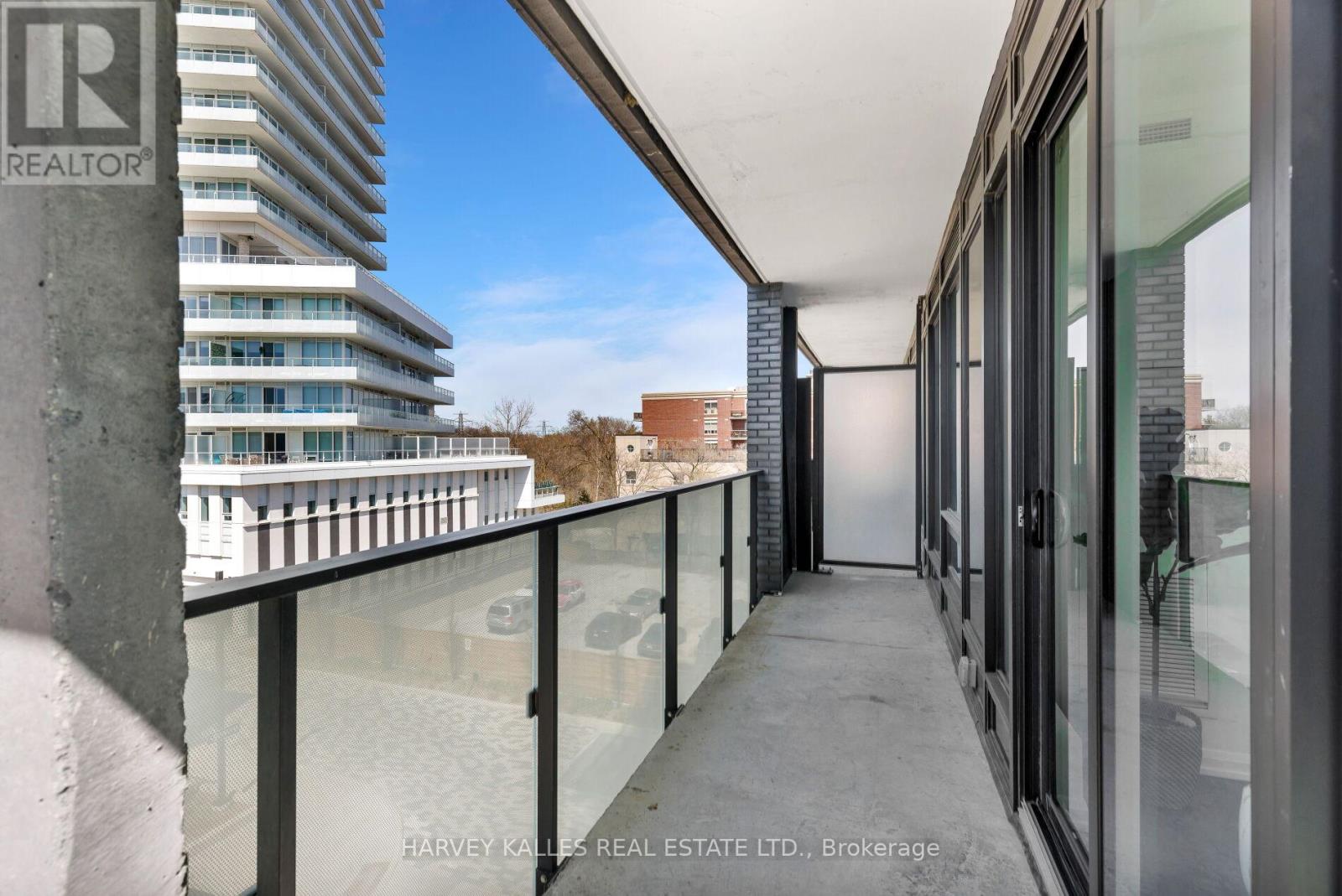 301 - 4208 Dundas Street W, Toronto (edenbridge-humber Valley), Ontario