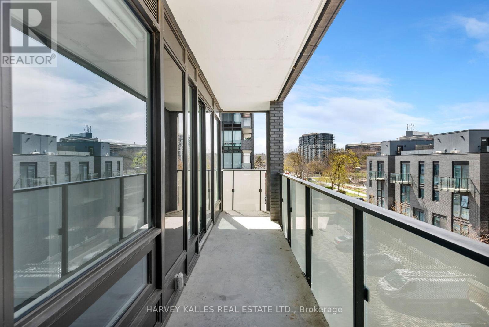 301 - 4208 Dundas Street W, Toronto (edenbridge-humber Valley), Ontario