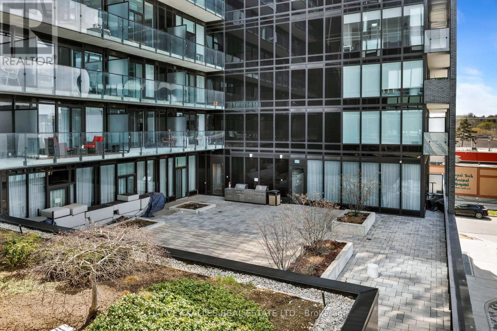 301 - 4208 Dundas Street W, Toronto (edenbridge-humber Valley), Ontario