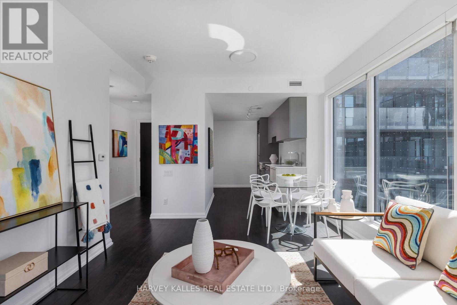 301 - 4208 Dundas Street W, Toronto (edenbridge-humber Valley), Ontario