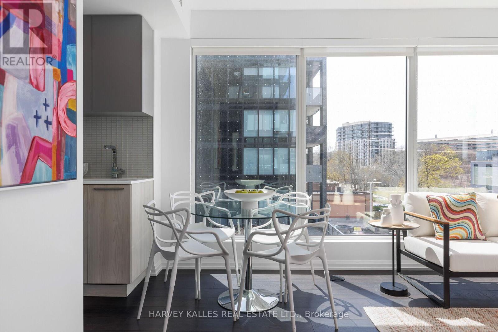 301 - 4208 Dundas Street W, Toronto (edenbridge-humber Valley), Ontario