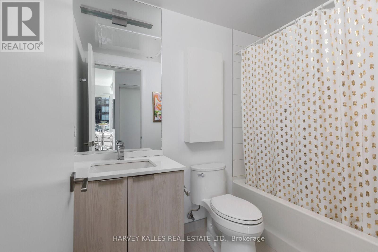 301 - 4208 Dundas Street W, Toronto (edenbridge-humber Valley), Ontario