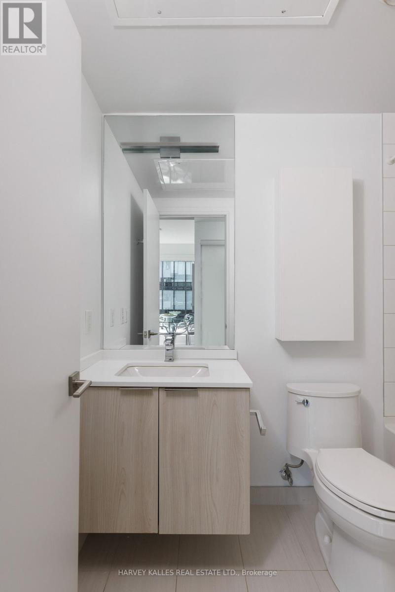 301 - 4208 Dundas Street W, Toronto (edenbridge-humber Valley), Ontario