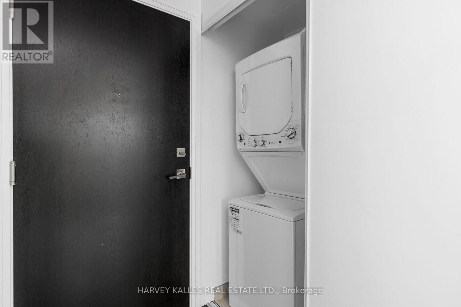 301 - 4208 Dundas Street W, Toronto (edenbridge-humber Valley), Ontario