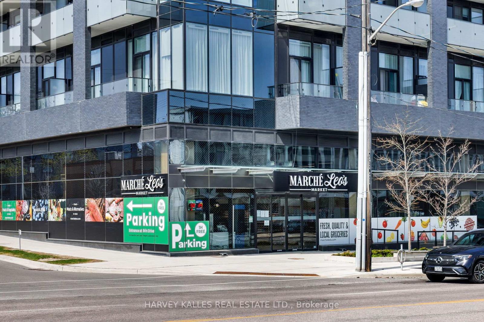 301 - 4208 Dundas Street W, Toronto (edenbridge-humber Valley), Ontario