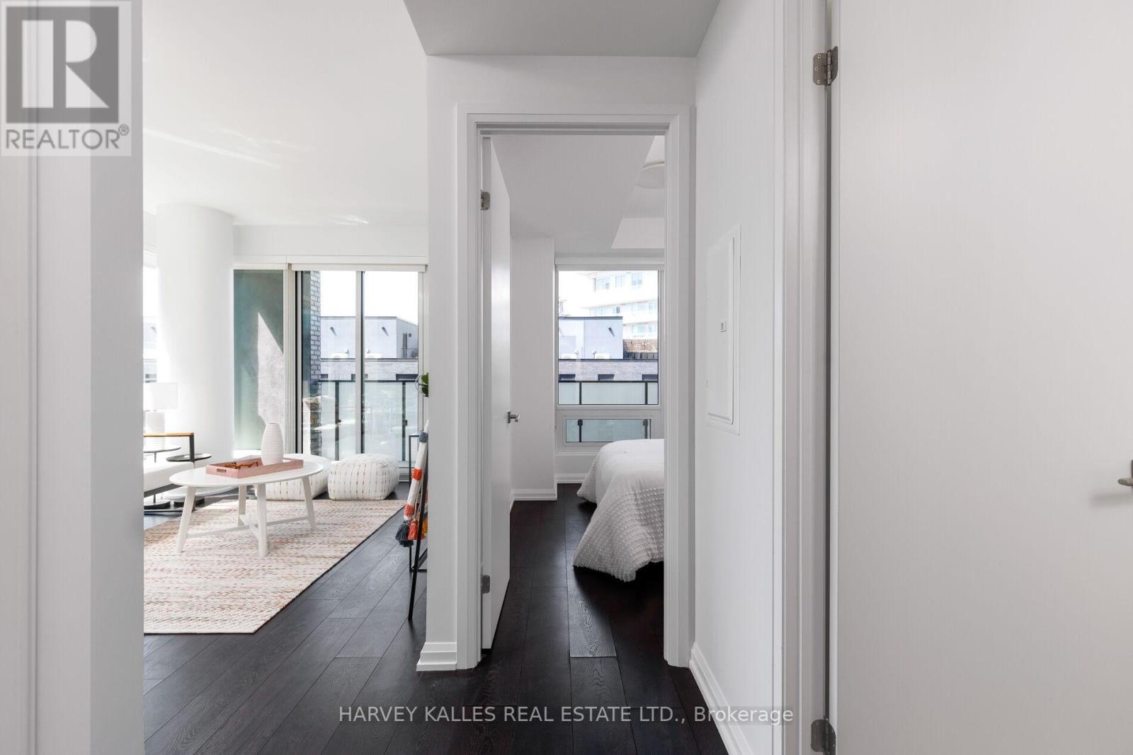 301 - 4208 Dundas Street W, Toronto (edenbridge-humber Valley), Ontario