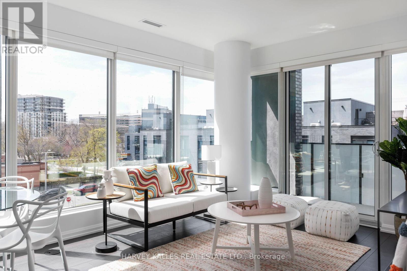 301 - 4208 Dundas Street W, Toronto (edenbridge-humber Valley), Ontario