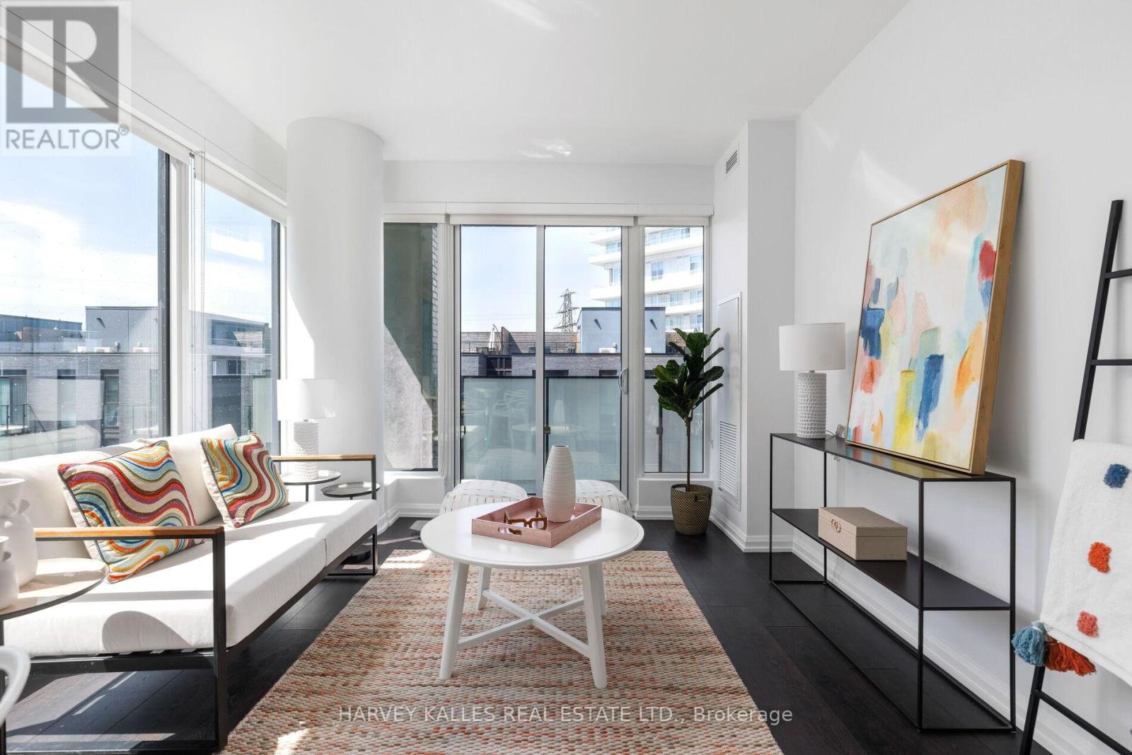 301 - 4208 Dundas Street W, Toronto (edenbridge-humber Valley), Ontario