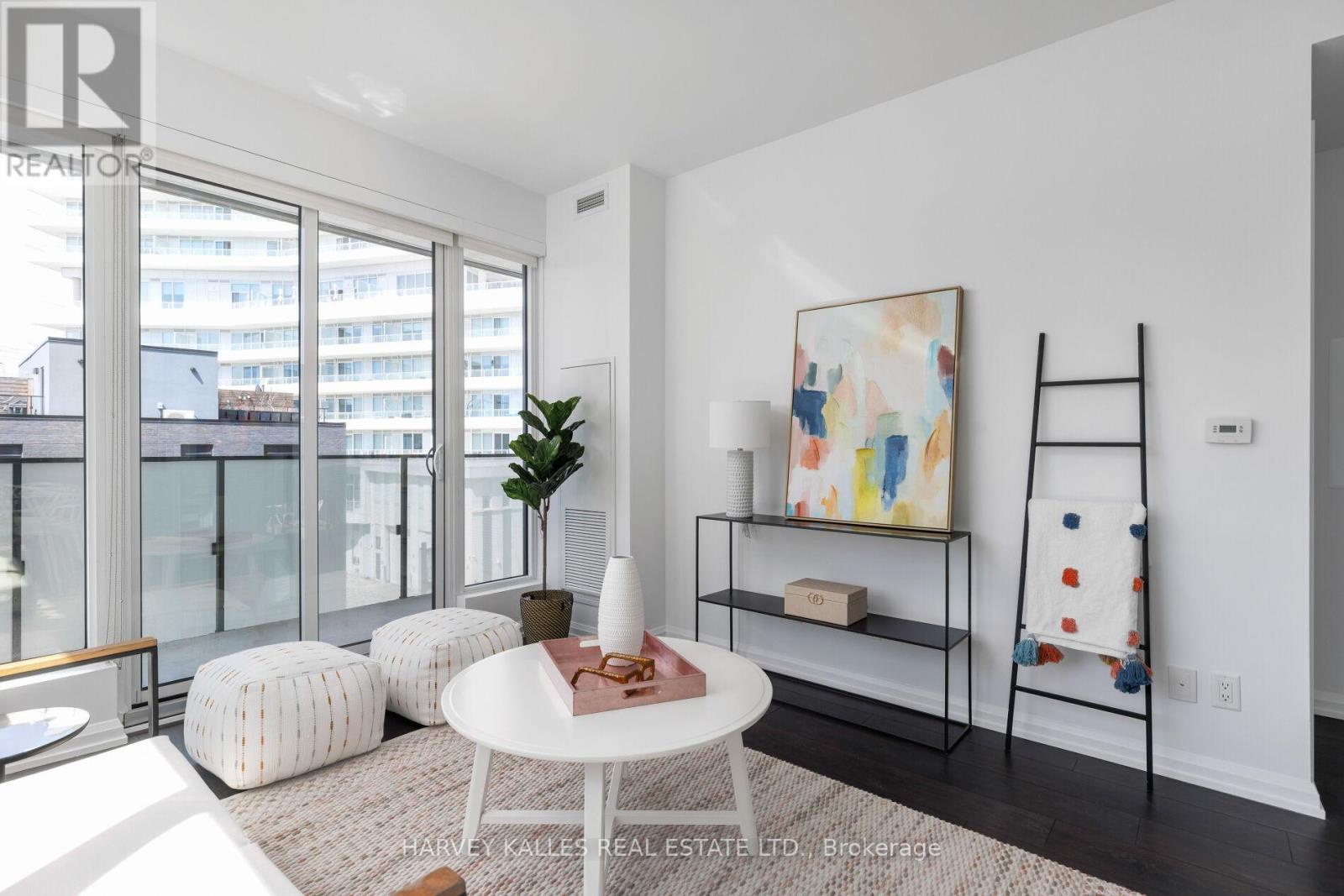 301 - 4208 Dundas Street W, Toronto (edenbridge-humber Valley), Ontario