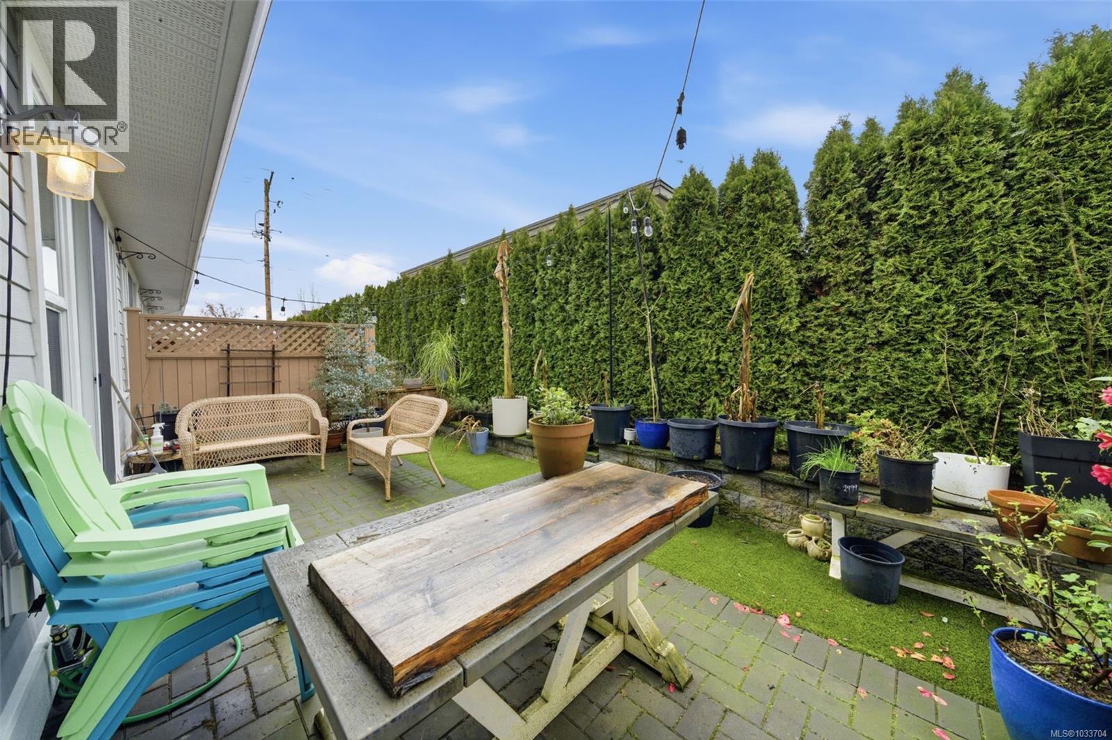 3 10490 Resthaven Dr, Sidney, British Columbia