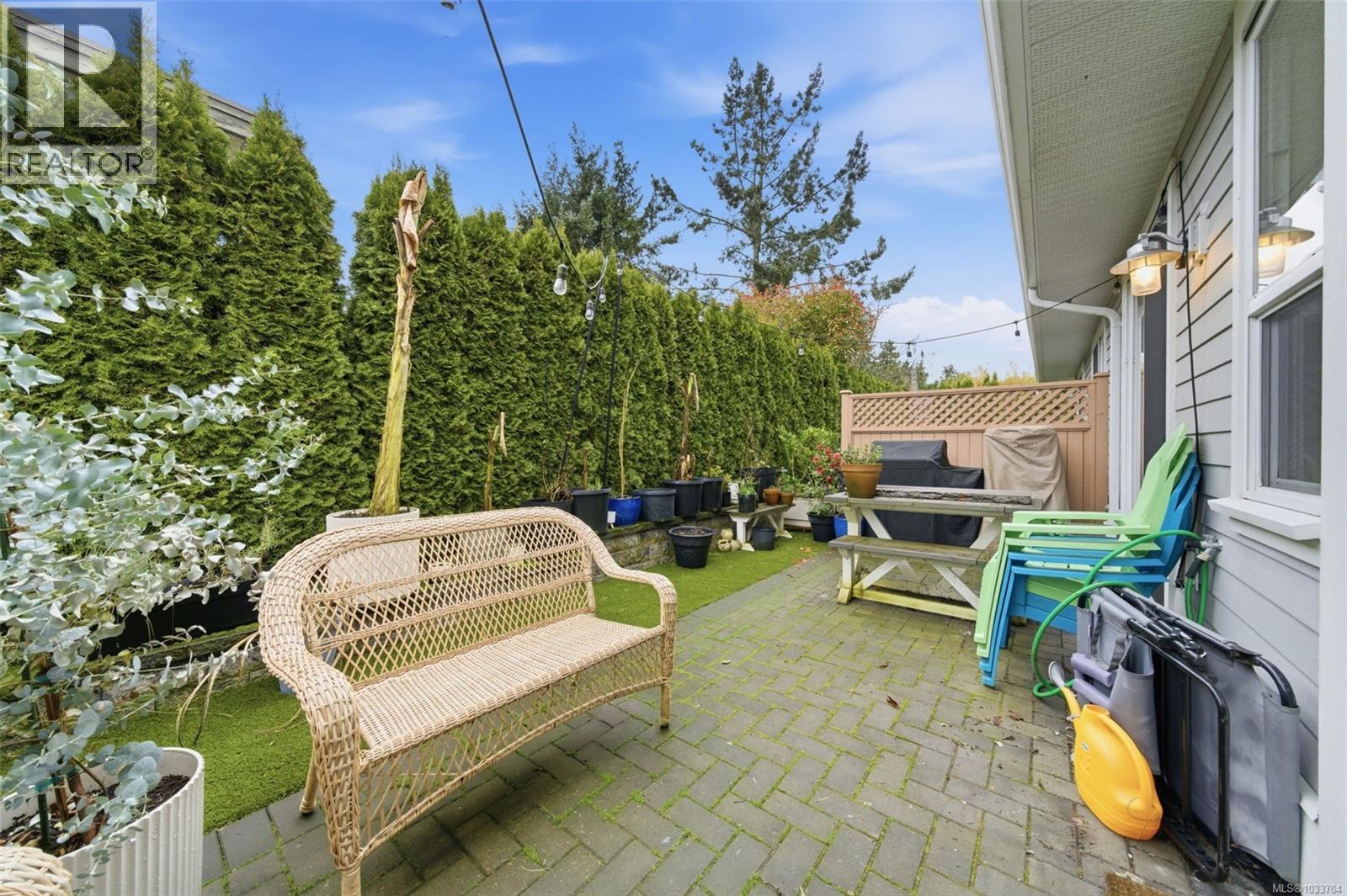 3 10490 Resthaven Dr, Sidney, British Columbia