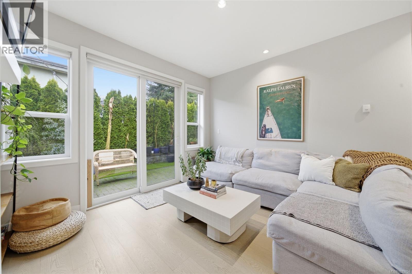 3 10490 Resthaven Dr, Sidney, British Columbia