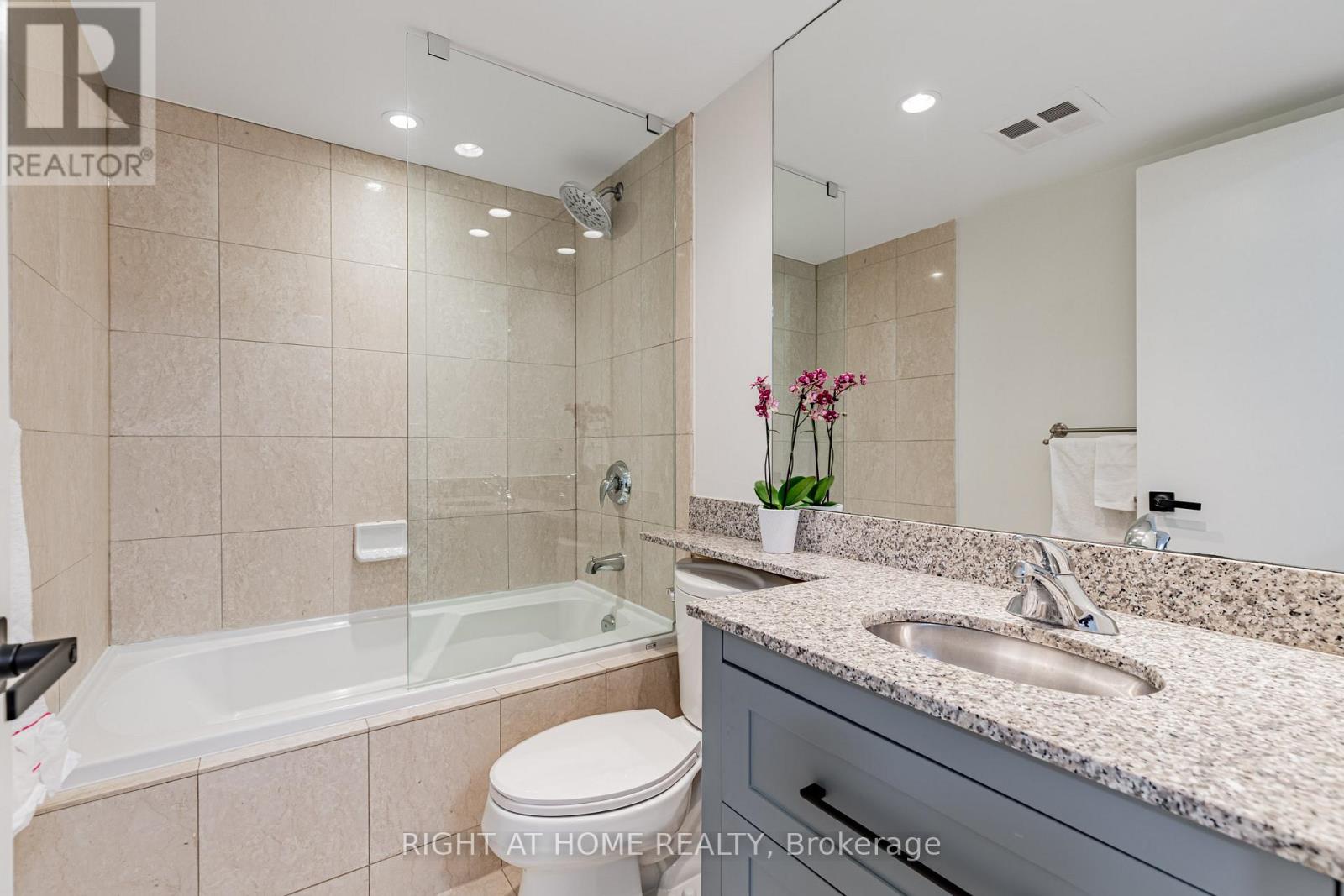 3116 - 8 Park Road, Toronto (annex), Ontario