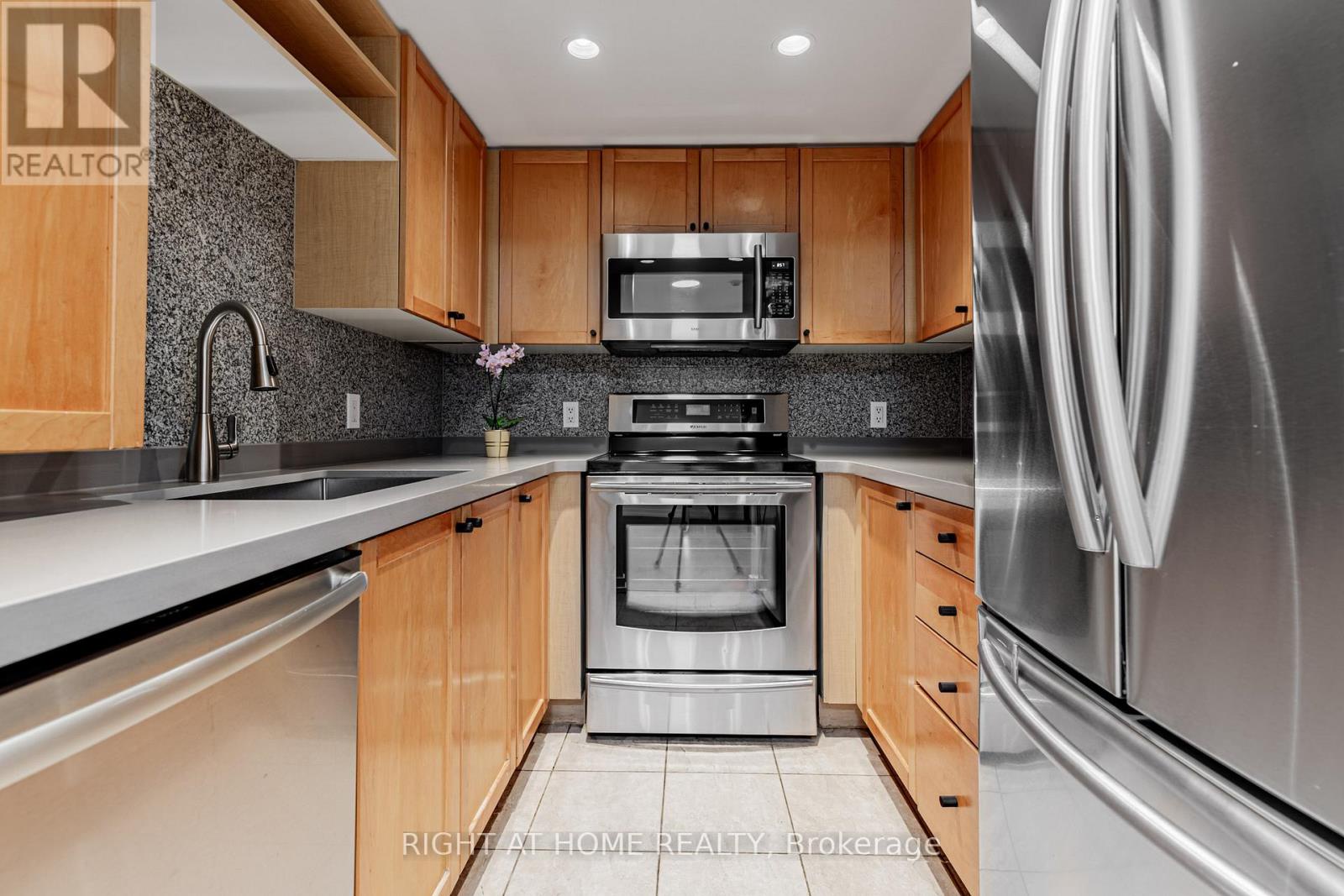 3116 - 8 Park Road, Toronto (annex), Ontario