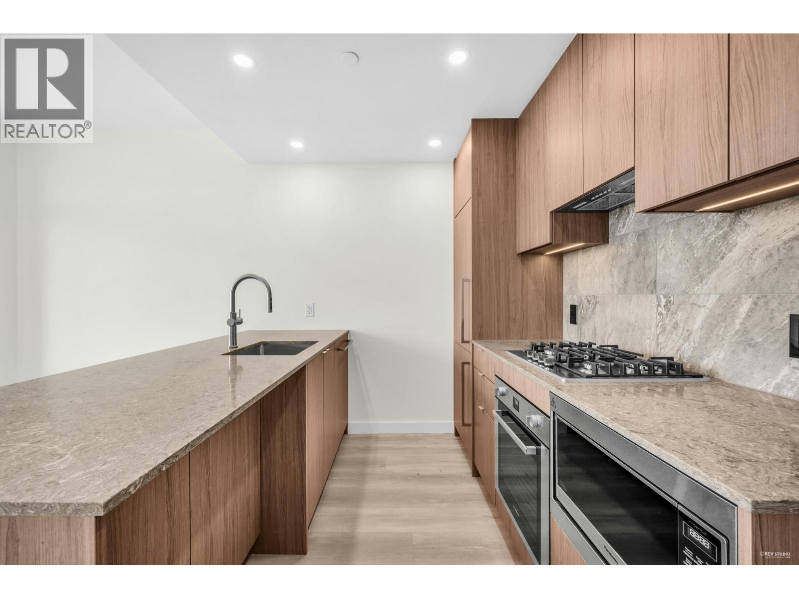 1608 626 Claremont Street, Coquitlam, British Columbia