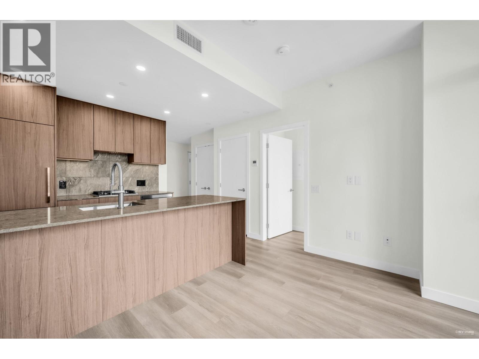 1608 626 Claremont Street, Coquitlam, British Columbia