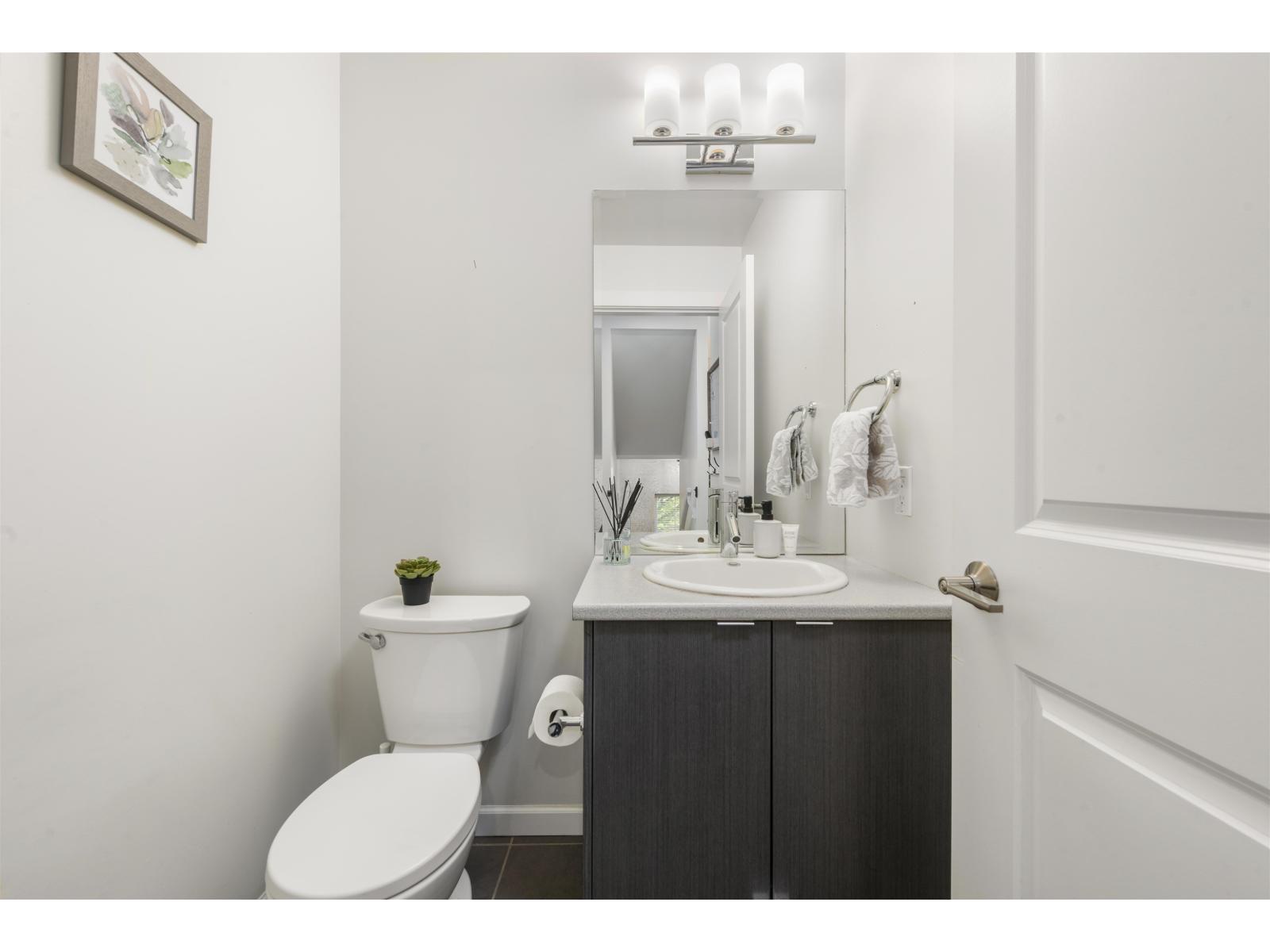 1 19505 68a Avenue, Surrey, British Columbia