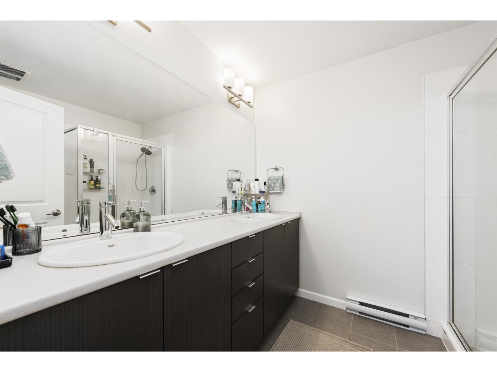 1 19505 68a Avenue, Surrey, British Columbia