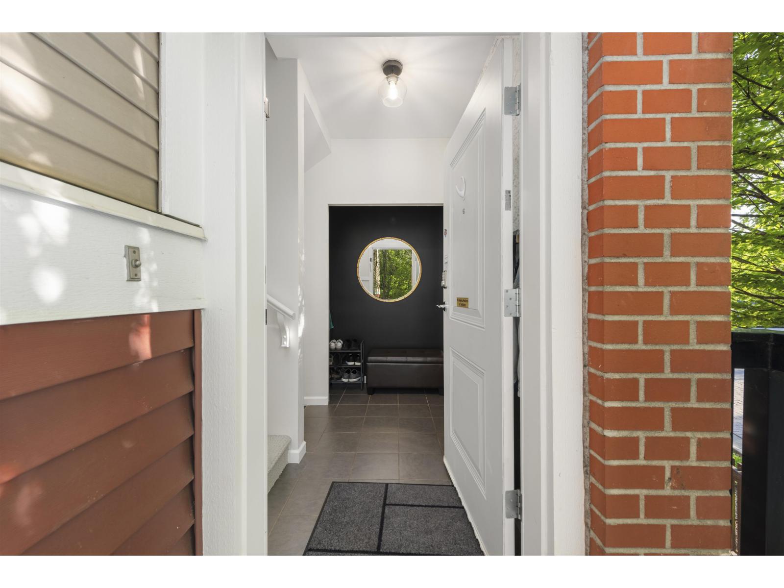 1 19505 68a Avenue, Surrey, British Columbia