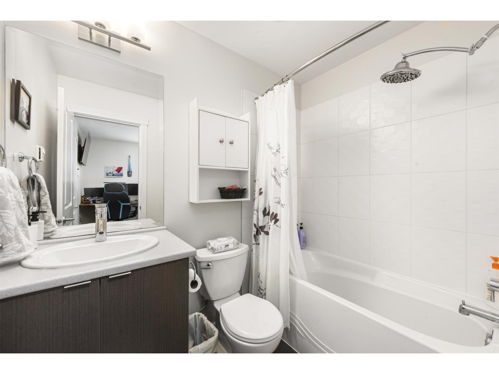 1 19505 68a Avenue, Surrey, British Columbia