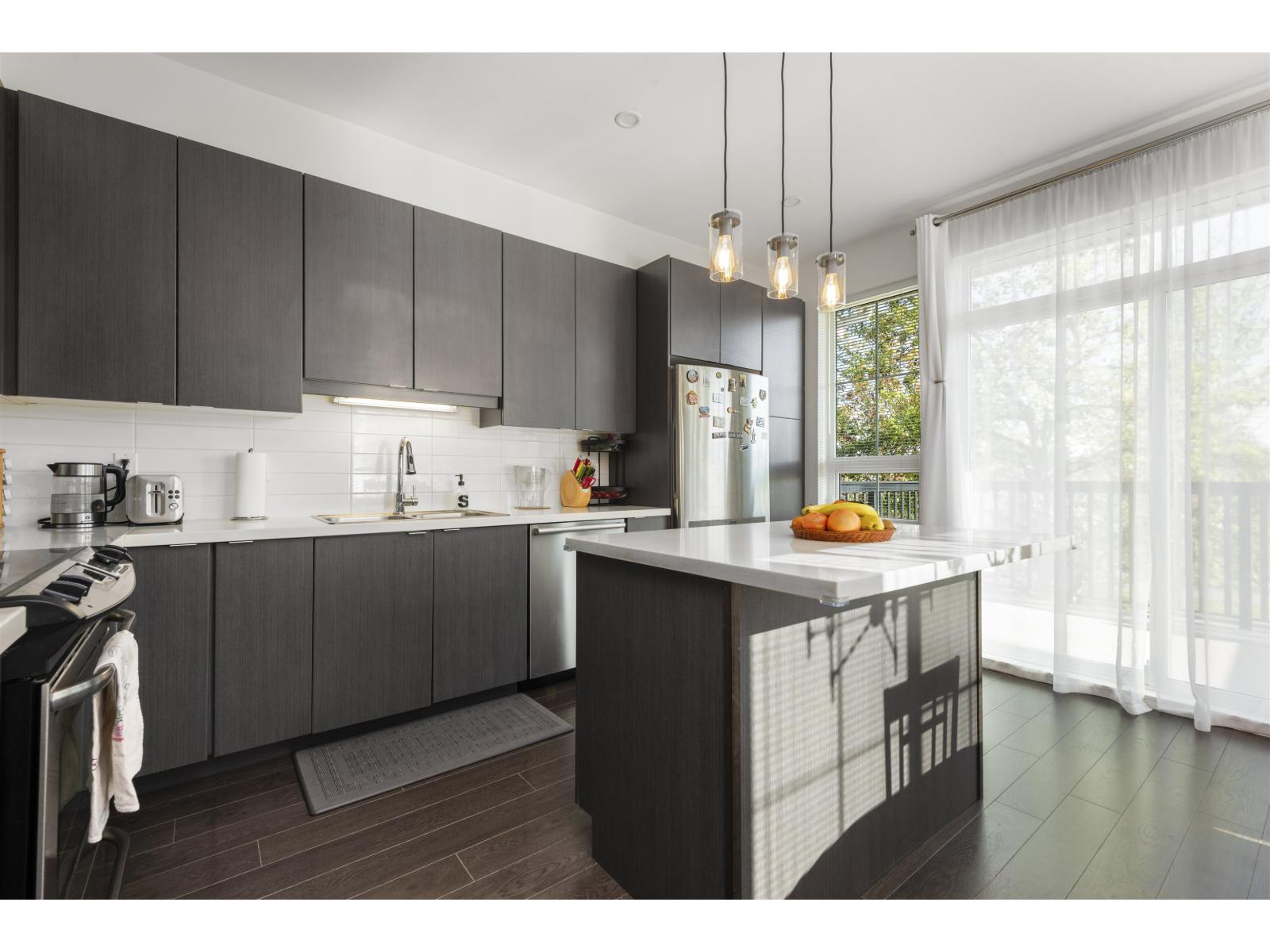 1 19505 68a Avenue, Surrey, British Columbia