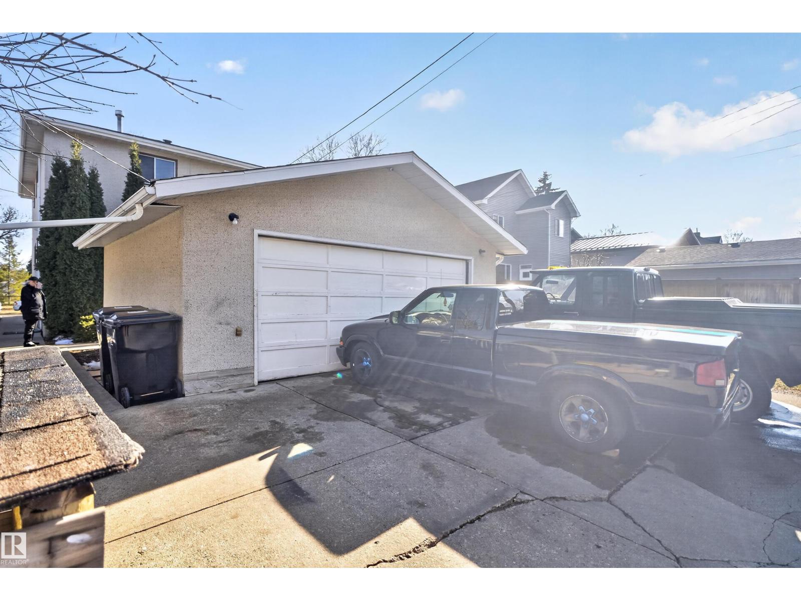 9732 75 Av Nw, Edmonton, Alberta