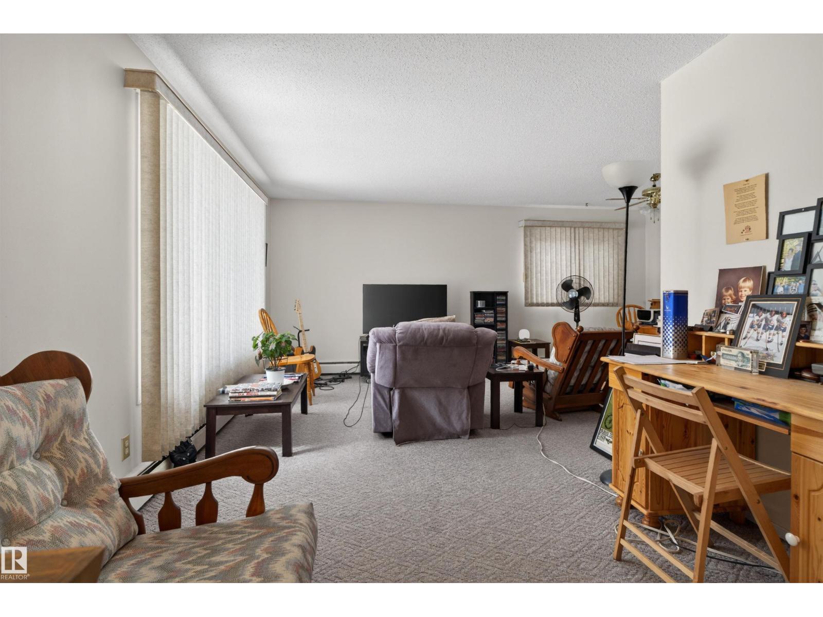 9732 75 Av Nw, Edmonton, Alberta