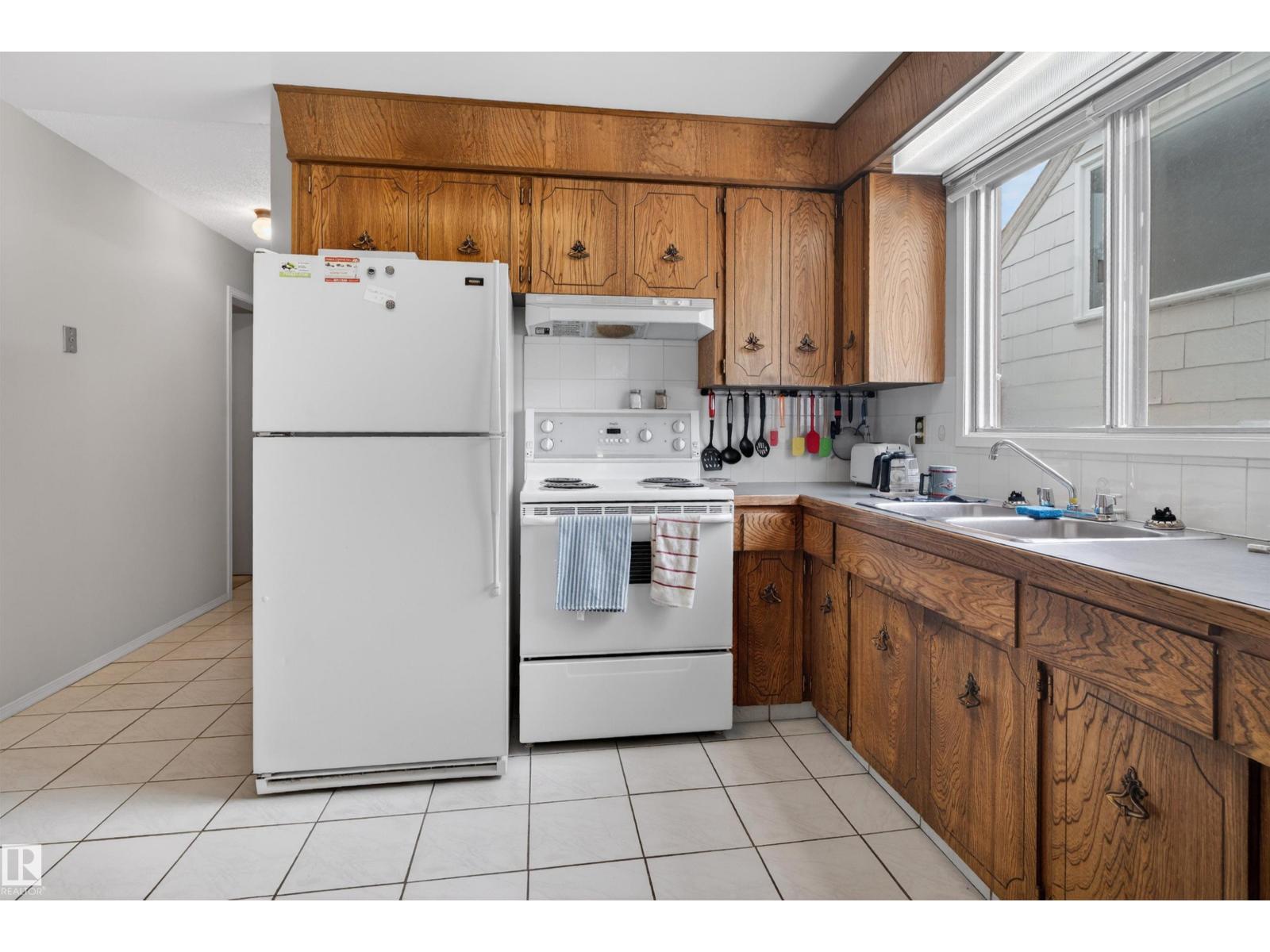 9732 75 Av Nw, Edmonton, Alberta