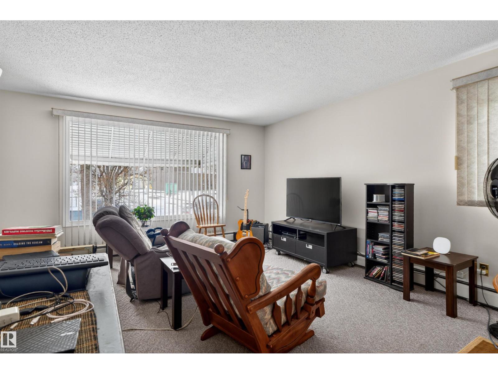 9732 75 Av Nw, Edmonton, Alberta