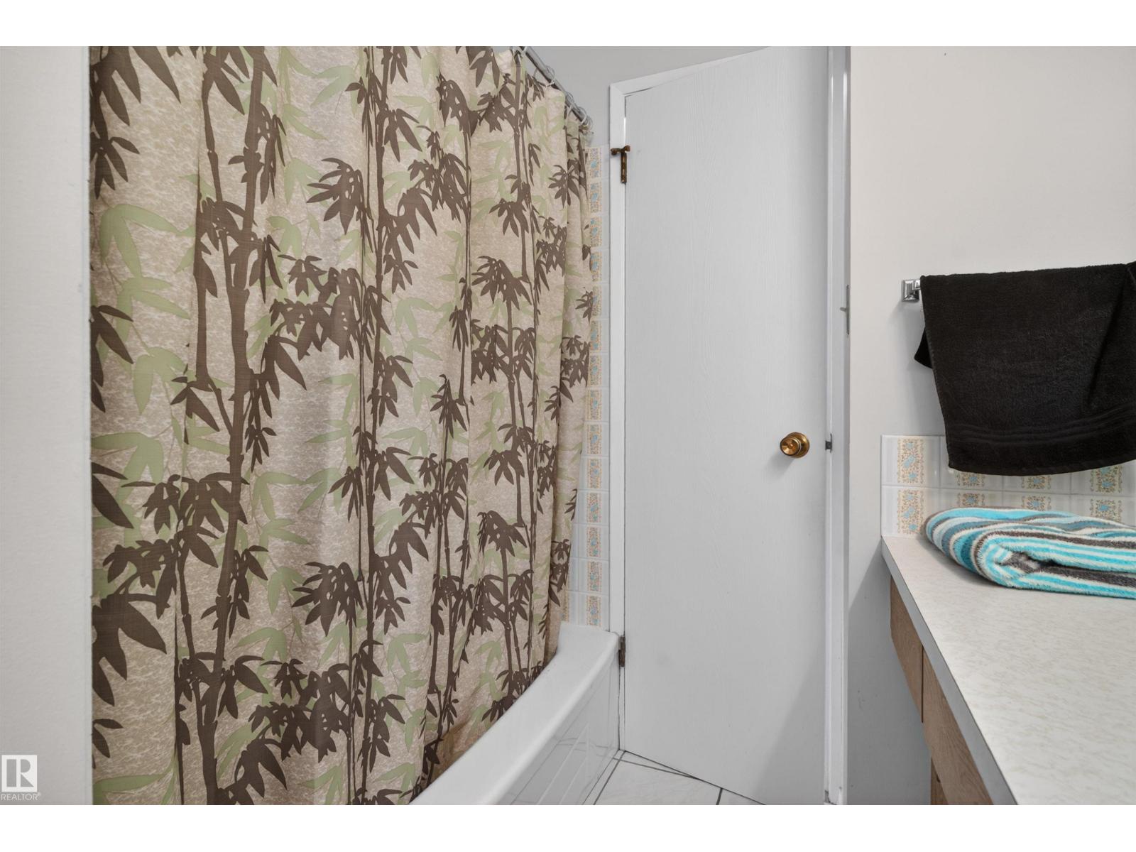 9732 75 Av Nw, Edmonton, Alberta