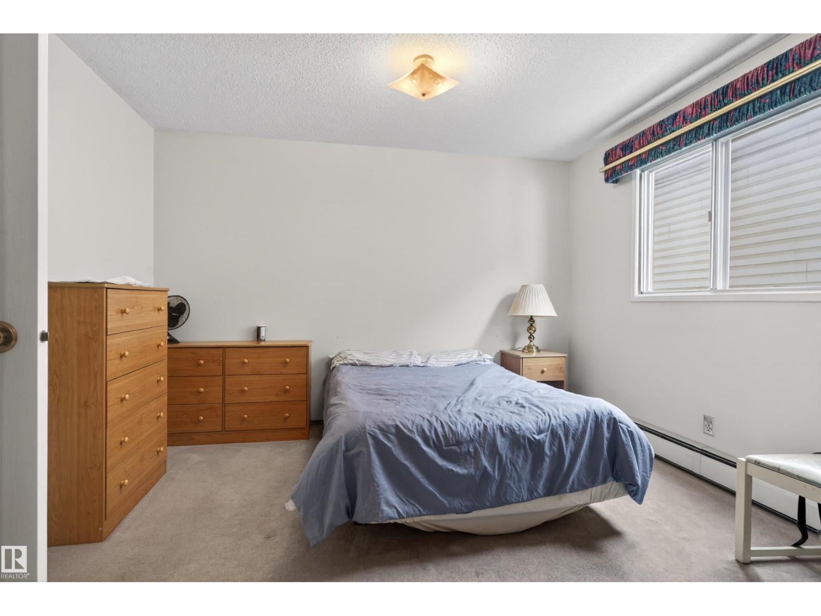 9732 75 Av Nw, Edmonton, Alberta